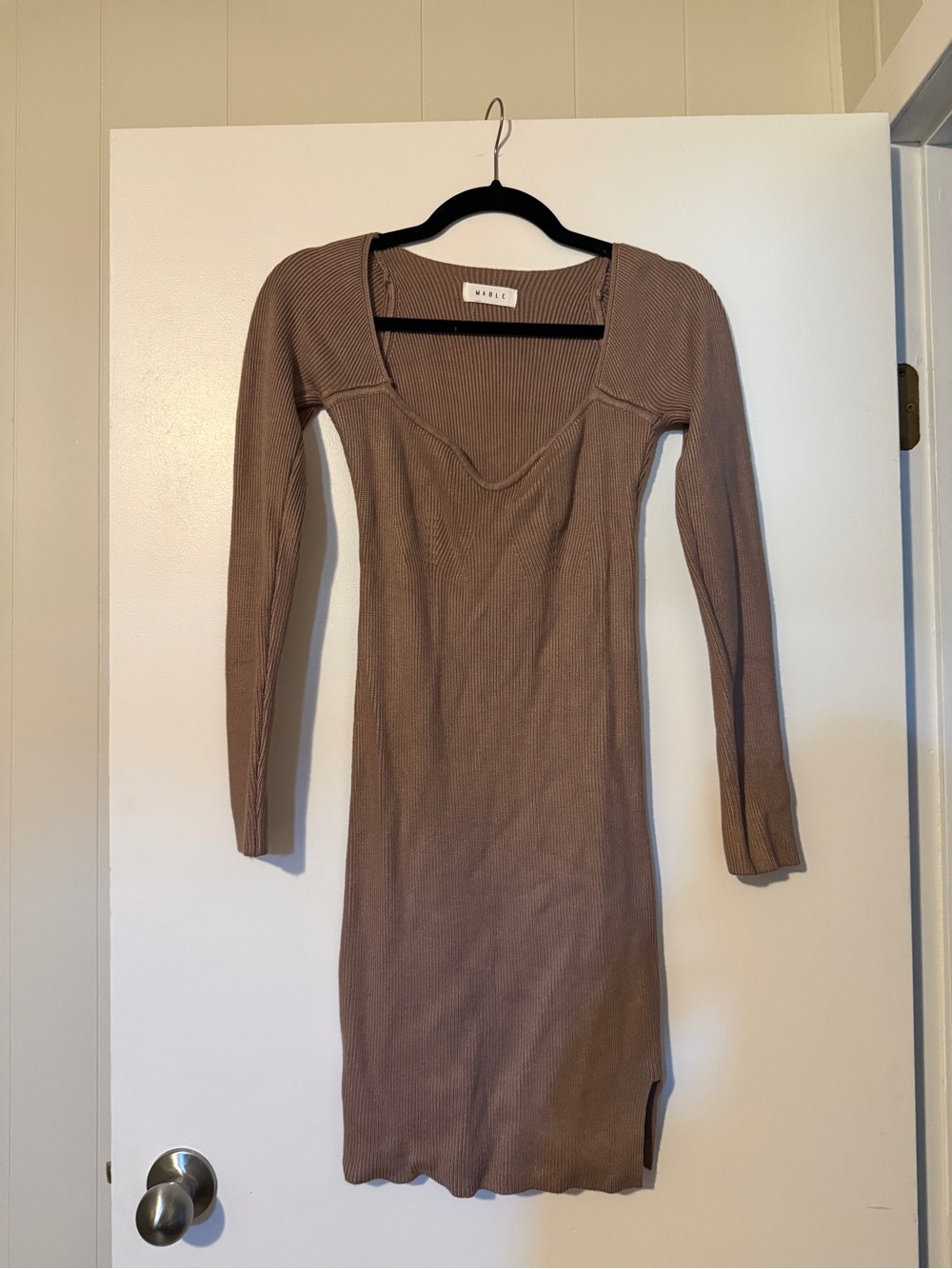 Wilfred Ribbed Long-Sleeve Bodycon Dress in Taupe Brown